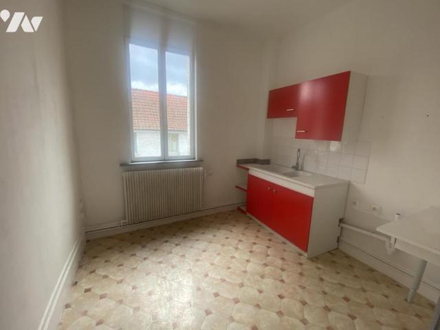 Immeuble en vente à Solesmes, Hauts de France, 140000€