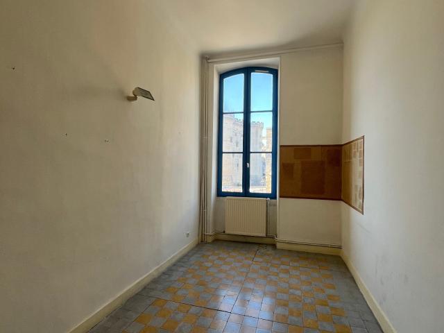 Immeuble en vente à Tarascon, Provence Alpes Côte d'Azur, 693000€