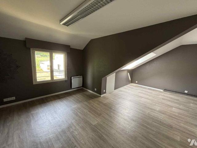 Immeuble en vente à Warcq, Grand Est, 89000€