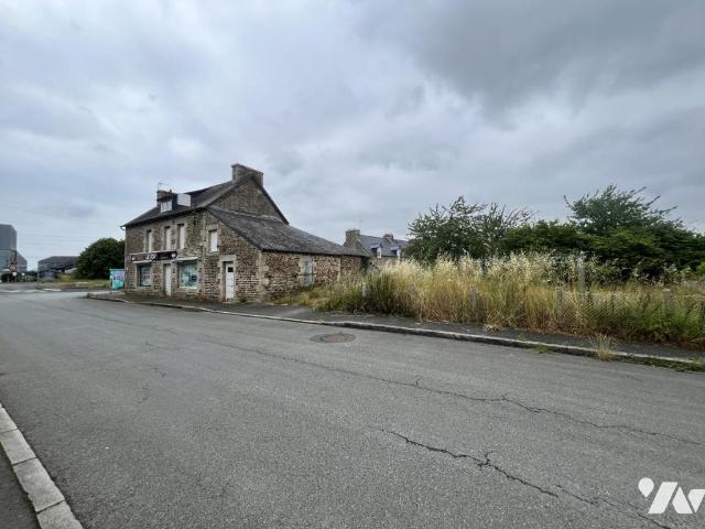 Immeuble en vente à Yffiniac, Bretagne, 135000€