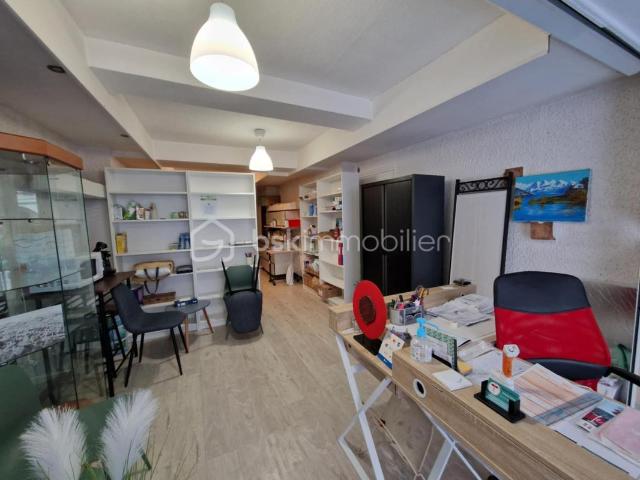 Immeuble en Pierre à Fort Potentiel — Local + Deux T2 + Combles Aménageables