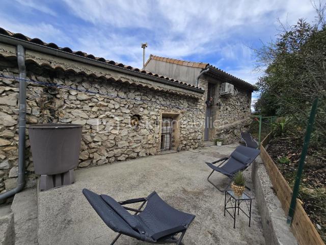 Immeuble en pierre avec ancien restaurant, appartement rénové et terrain de 2900 m² – Fort potentiel – Le Teil