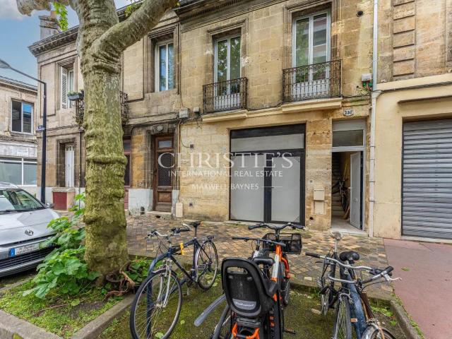 Immeuble En Pierre De Taille Avec Commerce Et Appartement. 130m² Bordeaux