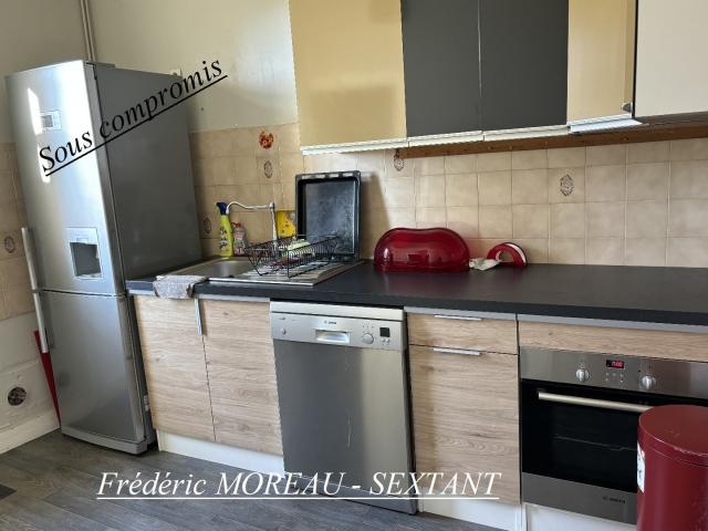 Immeuble en plein centre ville avec local commercial et appartement T2 + Jardin au calme