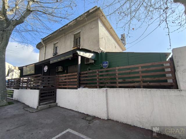 Immeuble et locaux commerciaux situé dans le secteur de La V. 98m² La Valette du Var