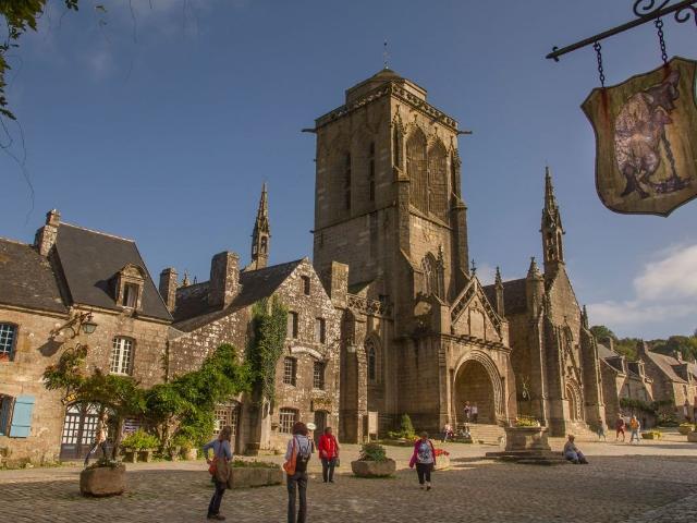 Immeuble & fonds de commerce À Vendre 245m² Locronan