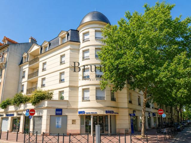IMMEUBLE HAUT STANDING FACE MAIRIE DE SAINT MAUR