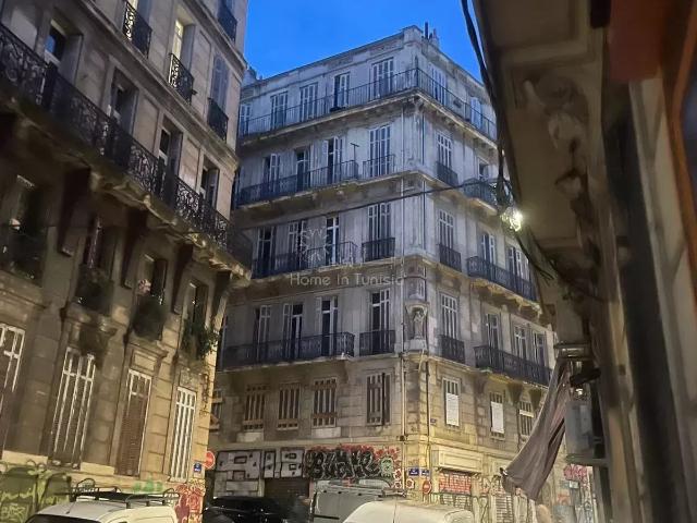 Immeuble haussmannien d'angle – 898 m² – 21 pièces – Marseille 1er – Fort potentiel