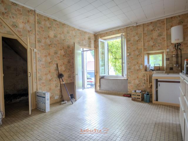 Immeuble individuel 2 appartements avec dépendances