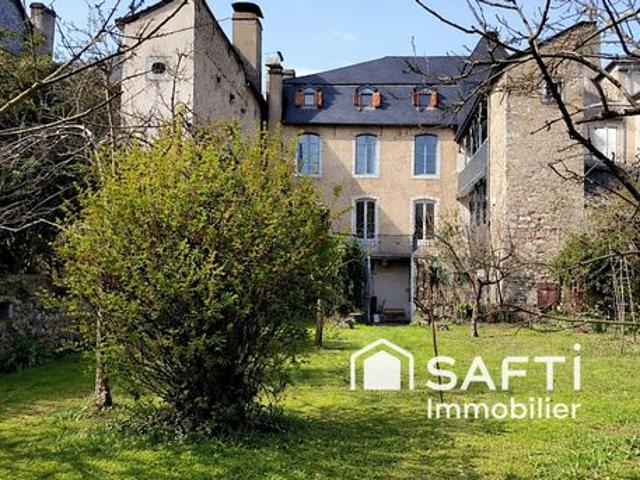 MAISON de MAITRE du XVIIème & LOCAL COMMERCIAL