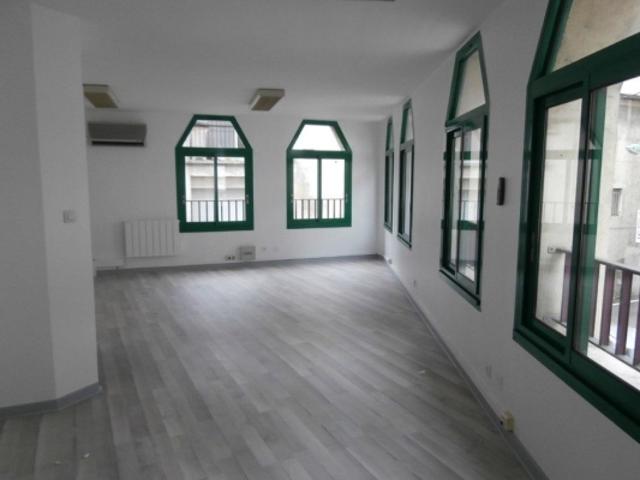Immeuble locatif à usage mixte