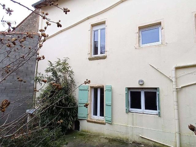 Immeuble Mauzé sur le Mignon 79