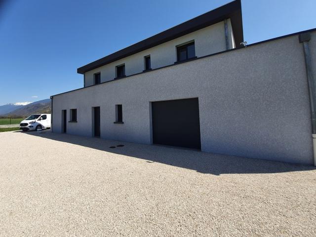 Immeuble mixte Activité / bureaux / logement à AITON 73