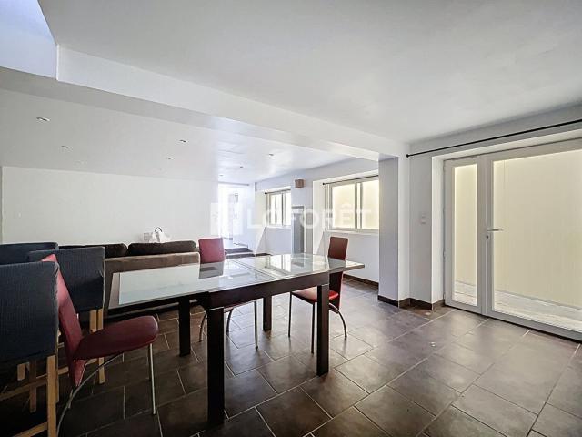 Immeuble mixte avec habitation libre et local commercial lou. 296m² Blaye