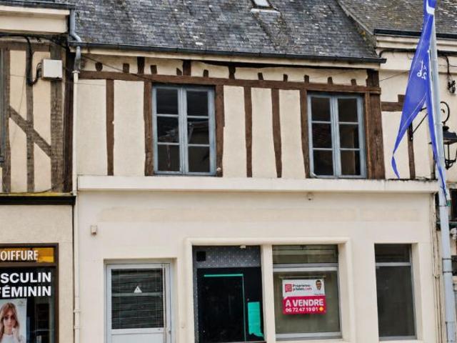 IMMEUBLE MIXTE centre ville à fort potentiel, garage traversant et jardin
