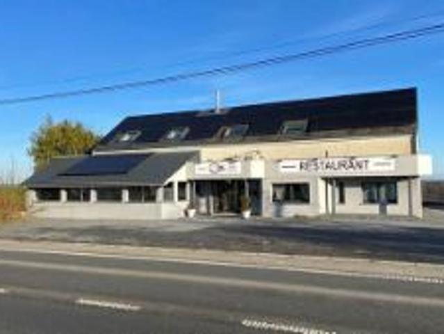 Immeuble mixte en parfait état, restaurant et appartement