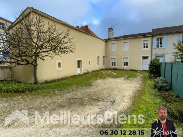 Immeuble mixte libéral et habitation centre de Montendre