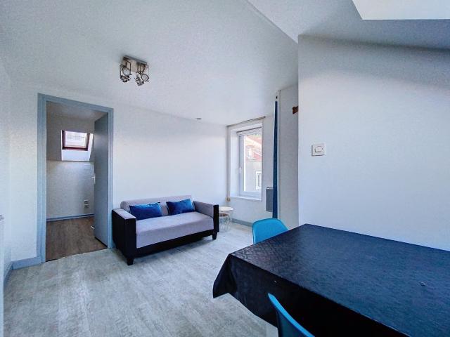 IMMEUBLE MONTREVILLE Trois appartements