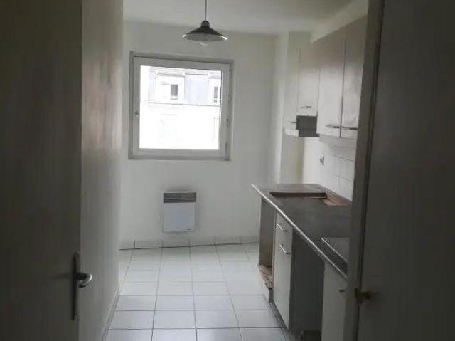 Immeuble moderne, appartement avec balcon