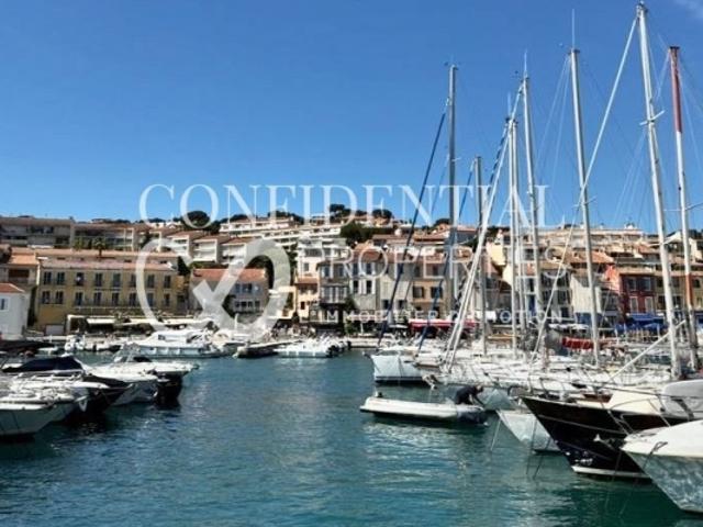 Immeuble, port et plages à pieds 13269 CASSIS