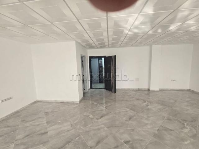 Immeuble plateaux bureaux avec commerces au RDC