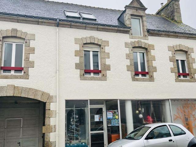 Immeuble Pluméliau 56