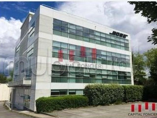 Immeuble professionnel d une surface exploitable de 1650 m2 a la location quartier maarif