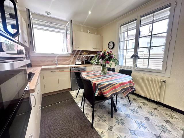 Immeuble rénové – 326,73 m² – Jardin constructible