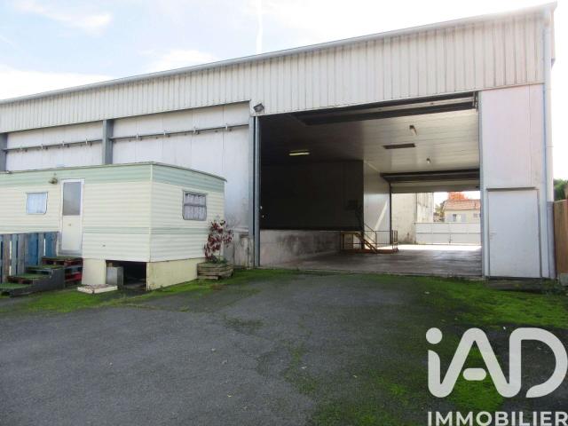 Immeuble Saint Amand sur Sèvre 79
