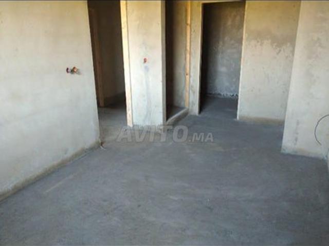 Immeuble semi fini à vendre