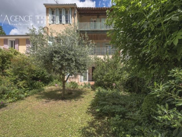 Immeuble sur 3 niveaux de 245 m² au coeur d'Aix en Provence