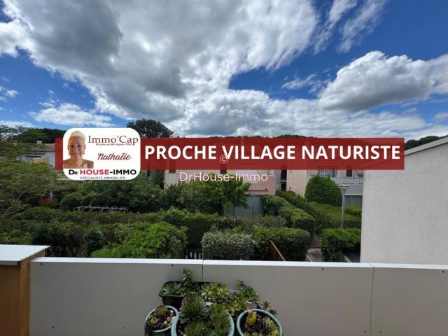 IMMO'CAP A LA VENTE RESIDENCE EUREKA A L ETAGE TRES PROCHE DU VILLAGE NATURISTE DANS LA PINEDE PISCINE CHAMBRE SEPAREE MEZANNINE PARKING PRIVE