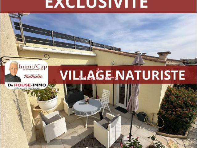 IMMO'CAP TRES RARE A LA VENTE VILLA AU CALME AU VILLAGE NATURISTE A HELIOVILLAGE 70m2 AVEC ROOF TOP DE 40M2 2 CHAMBRES ORIENTEE SUD PLACE DE PARKING INCLUSE DANS LE PRIX