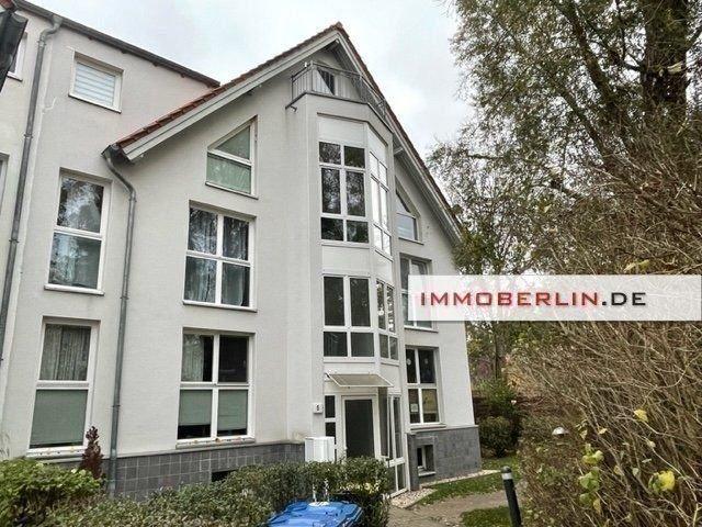 IMMOBERLIN.DE Adrette Dachgeschosswohnung mit 3 Balkons + 2 Pkw Stellplätzen in grüner Ruhiglage am Potsdamer Stadtrand