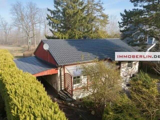 IMMOBERLIN.DE Bungalow mit viel Gestaltungspotenzial & Nebengebäuden nahe Zeesener See