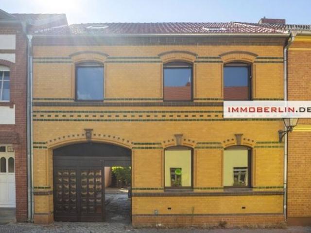 IMMOBERLIN.DE Charaktervolles Ein /Zweifamilienhaus mit Südwestterrasse, Innenhof & Garage