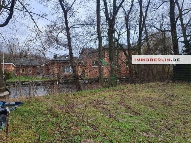 IMMOBERLIN.DE Exzellentes Baugrundstück mit Wasserzugang in naturschöner Lage