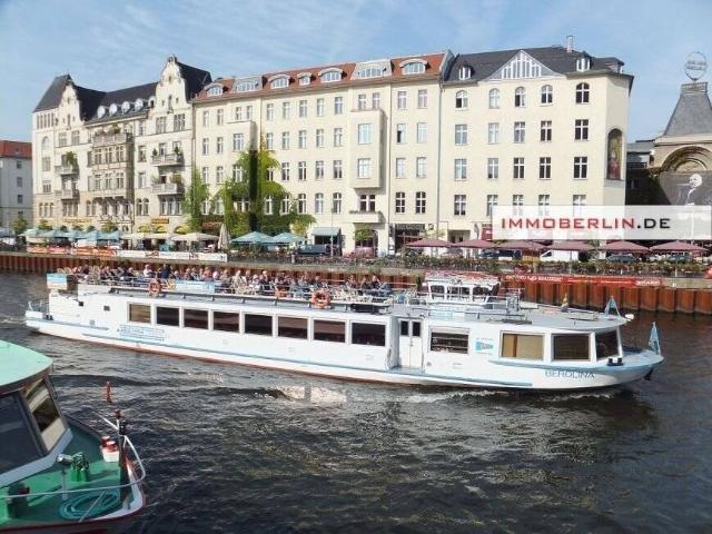 IMMOBERLIN.DE Großzügige Altbauwohnung mit Balkon für Wohnen und/oder Gewerbe im Regierungsviertel an der Spree