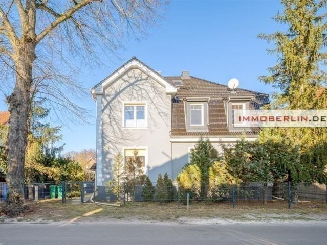 IMMOBERLIN.DE Total saniertes Mehrfamilienhaus mit freier Wohnung & Wohnremise in Seenähe