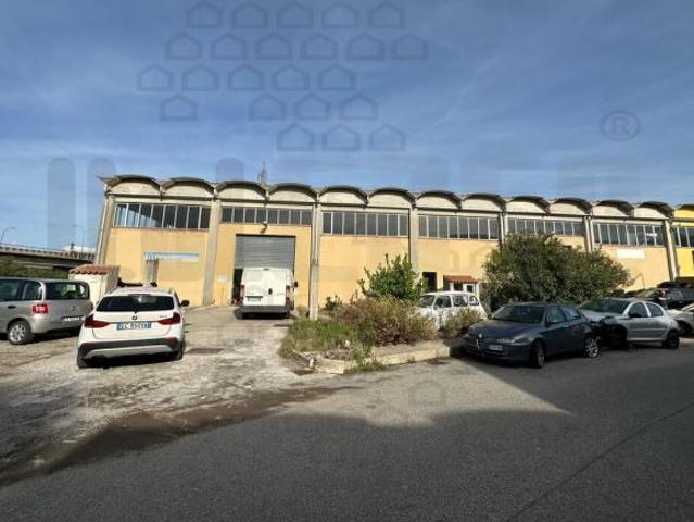 IMMOBILE COMMERCIALE di 5 vani e di 600 mq VILLAFRANCA TIRRENA rif. 2VS16493