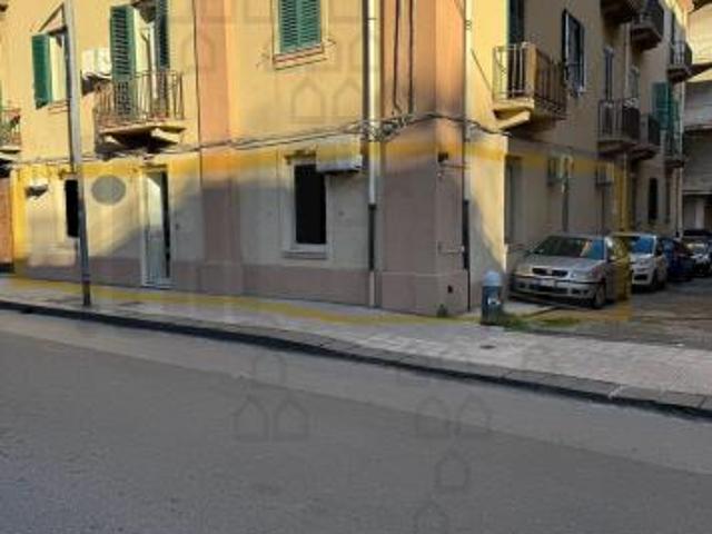 IMMOBILE COMMERCIALE di 7 vani e di 180 mq MESSINA rif. 2LS17067