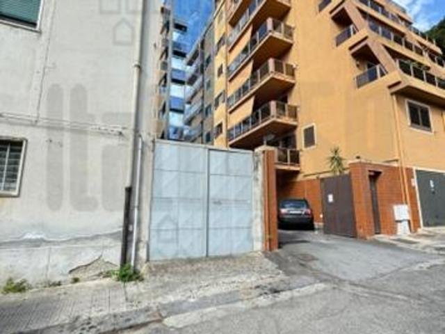 IMMOBILE COMMERCIALE di 2 vani e di 130 mq MESSINA rif. 2VS17227