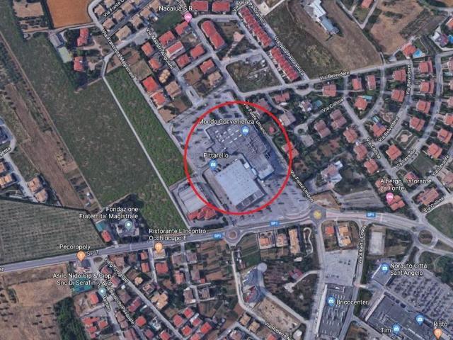 Immobile commerciale in vendita a Citta' Sant'Angelo