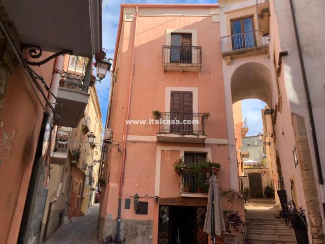 Immobile commerciale in vendita a Crotone
