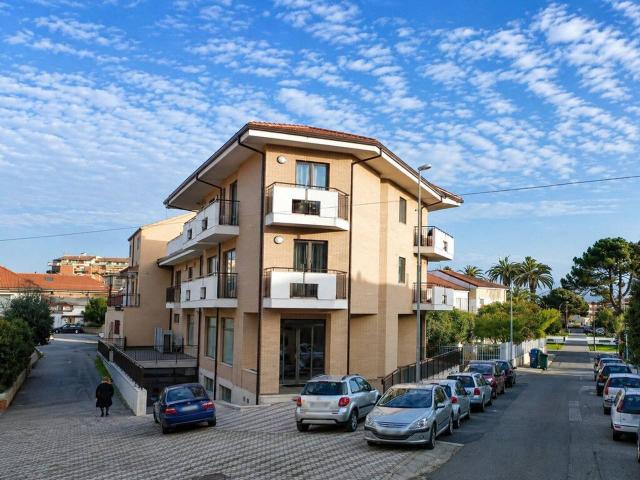 Immobile commerciale in affitto a Lamezia Terme