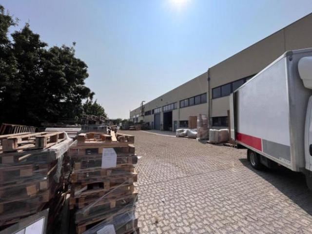 Immobile di 4000 m con 5 locali in affitto a Castenedolo