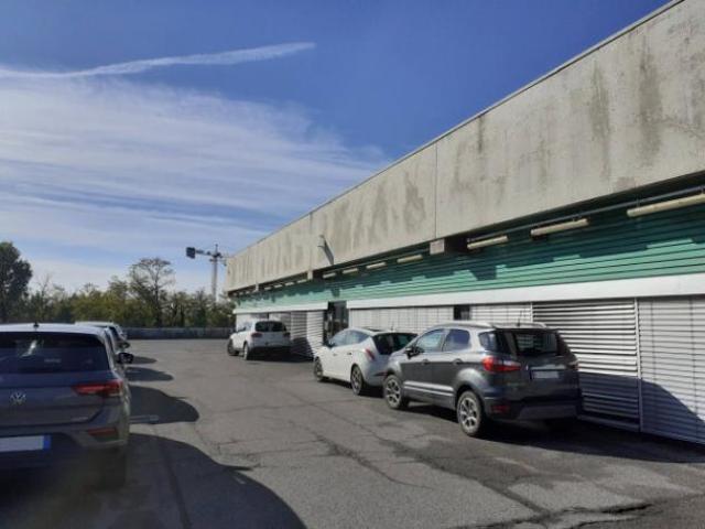 Immobile di 540 m con 4 locali in vendita a Roncadelle