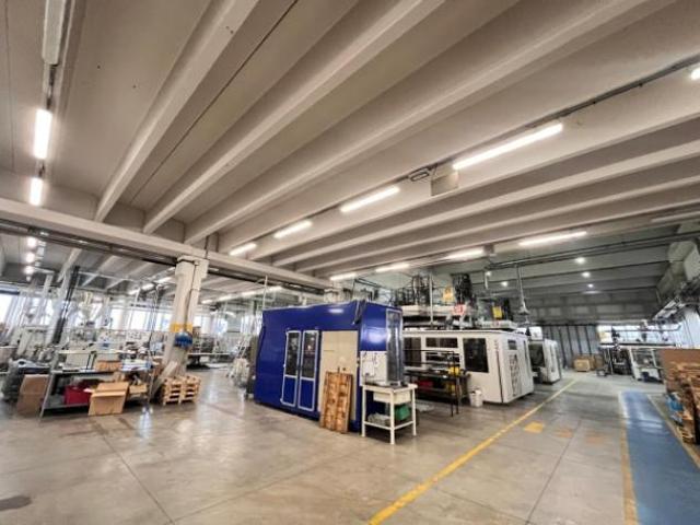 Immobile di 7000 m con 5 locali in vendita a Ospitaletto
