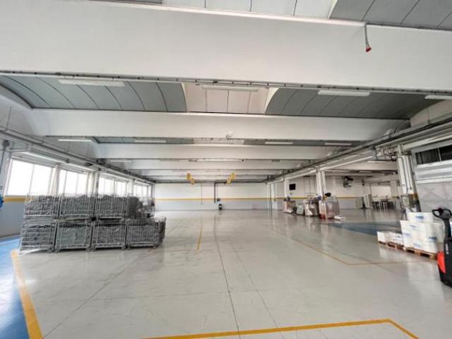 Immobile di 7000 m con 5 locali in vendita a Paderno Franciacorta