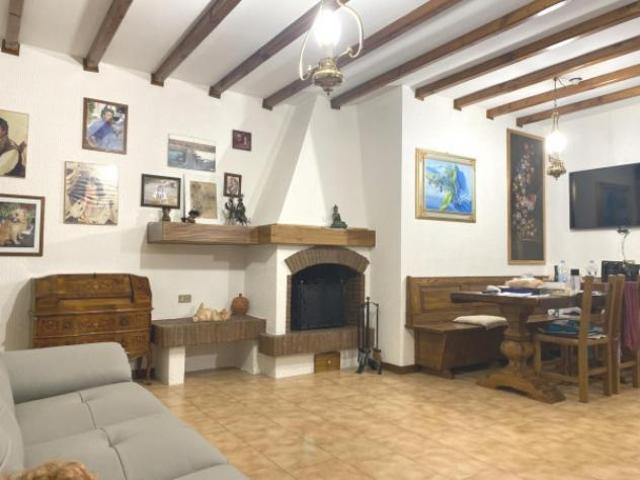 Immobile di 700 m con 2 locali in vendita a Soliera